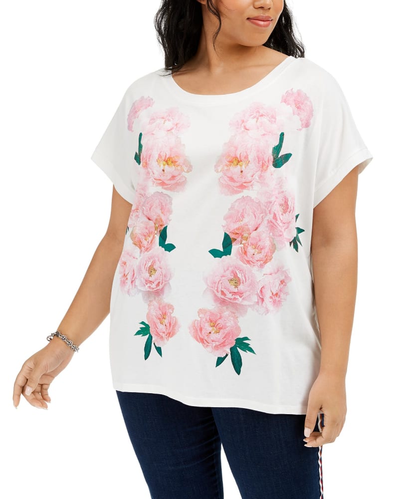 Front of a model wearing a size 0X Tommy Hilfiger Women's Plus Size Floral-Print T-Shirt White Size 0X in White by Tommy Hilfiger. | dia_product_style_image_id:313746
